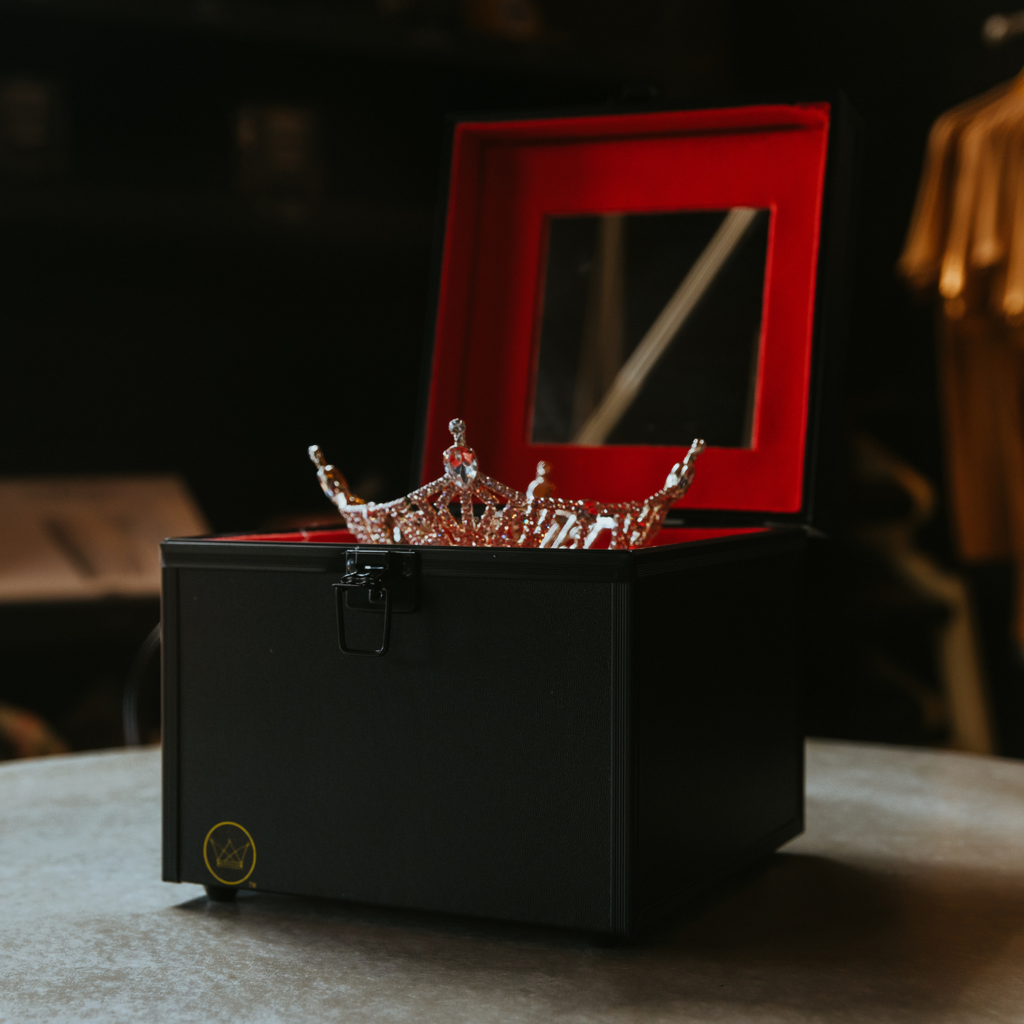 The Ultimate Crown Box, Black/Red